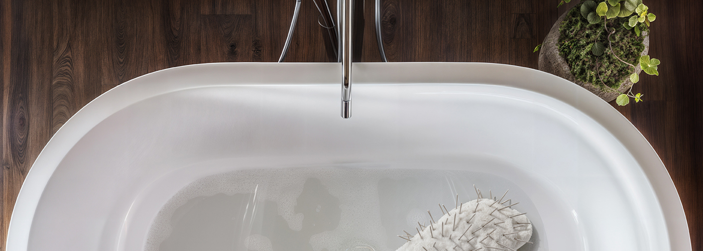 Baignoire avec un gant piquant